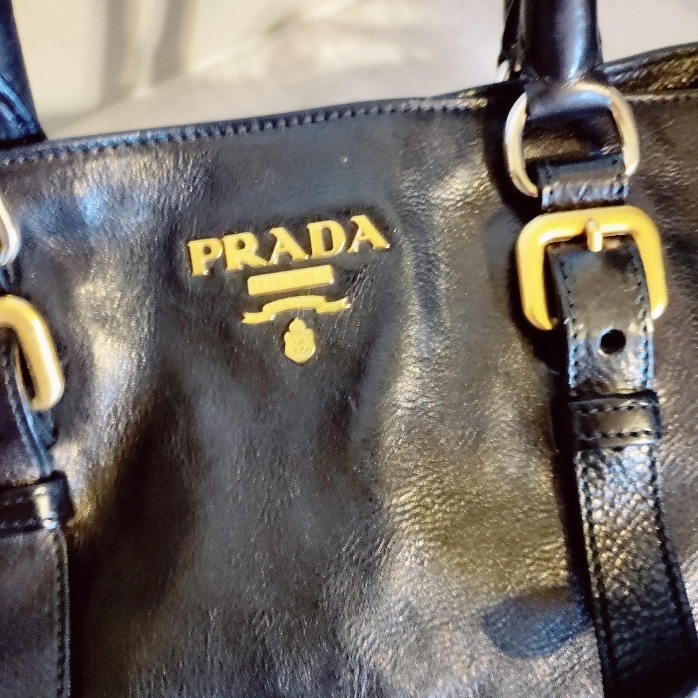 Prada Glacé Black Leather Tote Bag – Gold & Silver Hardware – Rare & Pristine! - Picture 5 of 15